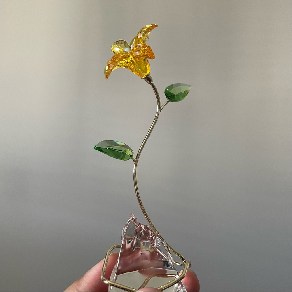 swarovski yellow lily flower🩷brand new in box, and gift bag